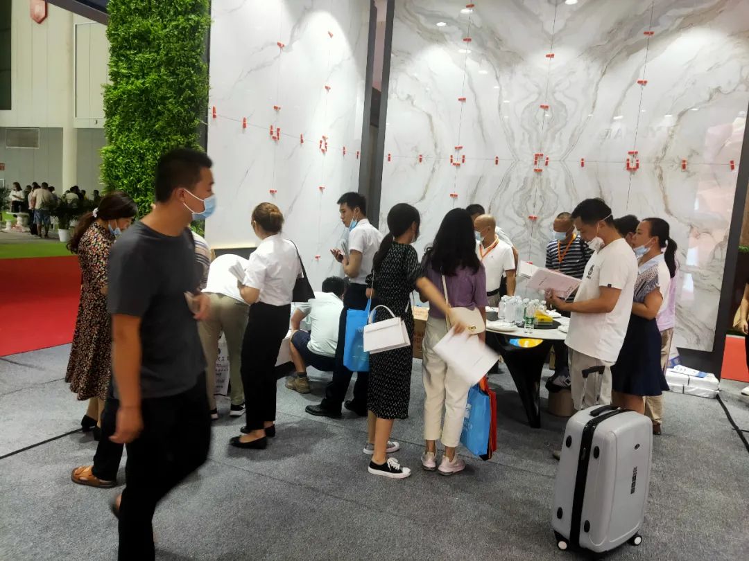 高定風(fēng)口下，巖板是否會(huì)成為瓷磚行業(yè)進(jìn)軍定制家居產(chǎn)業(yè)的“殺手锏”？(圖4)